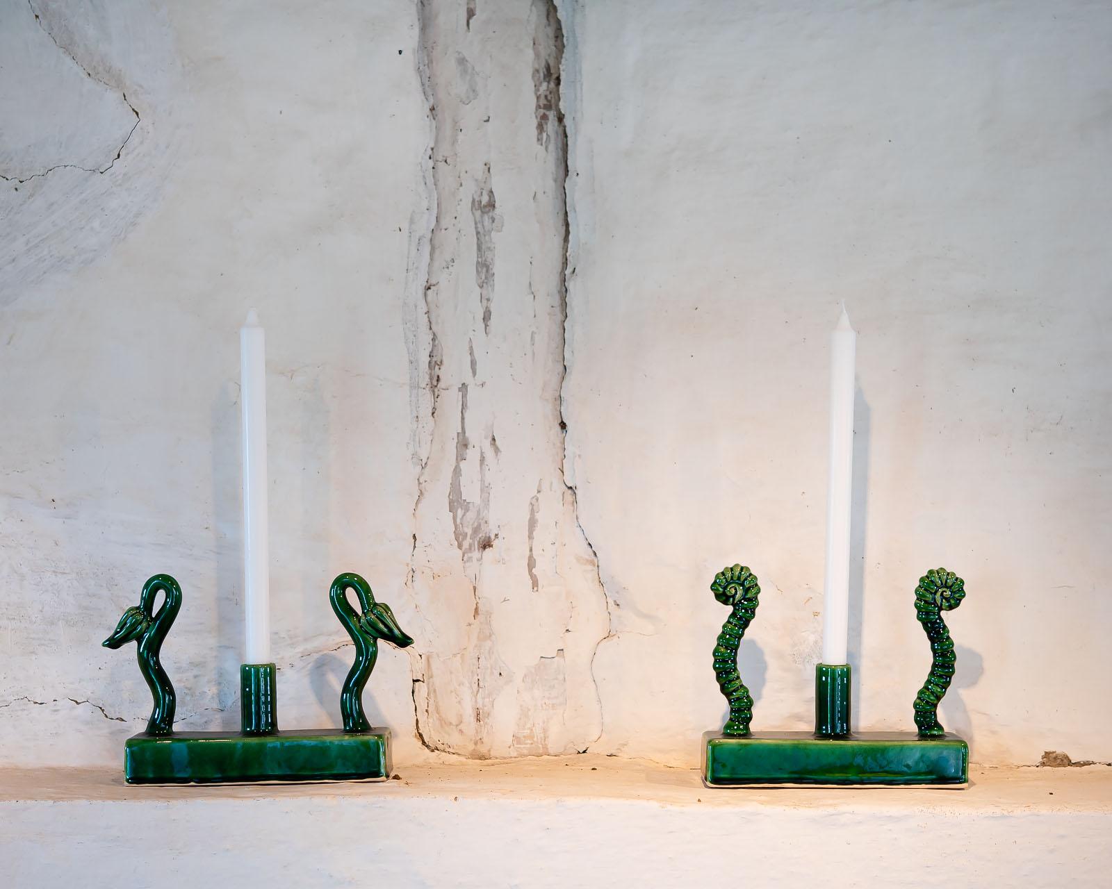 Ljusstakar i utställningslokalen.