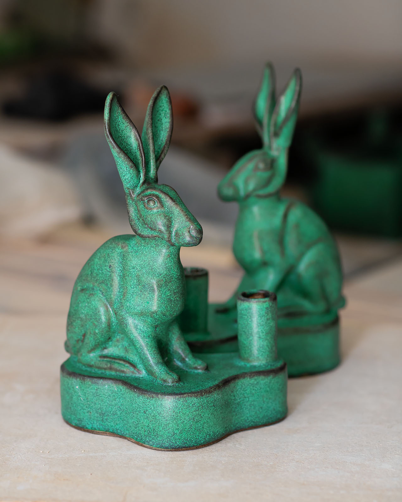 Ljusstake Hare, i Elna-Karins verkstad.