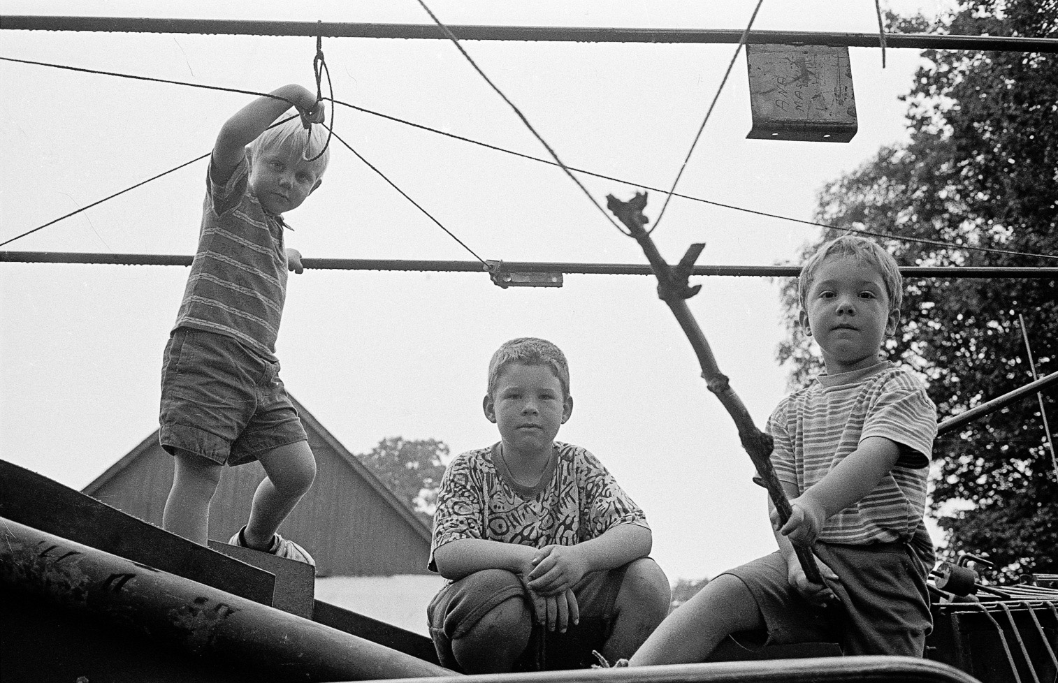 hjulspar_i_sad_och_vindkraftverk